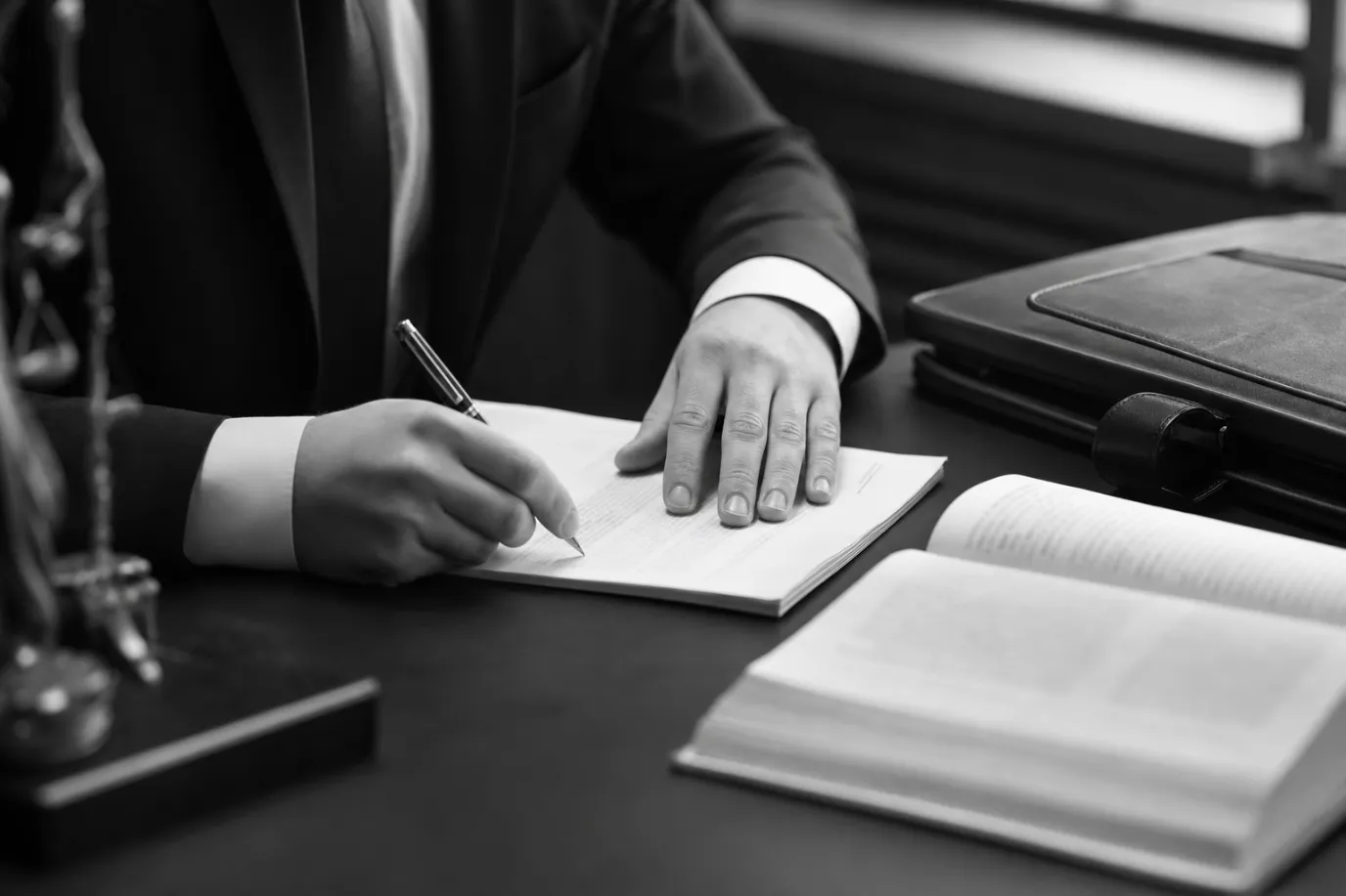 захист при підробці документів