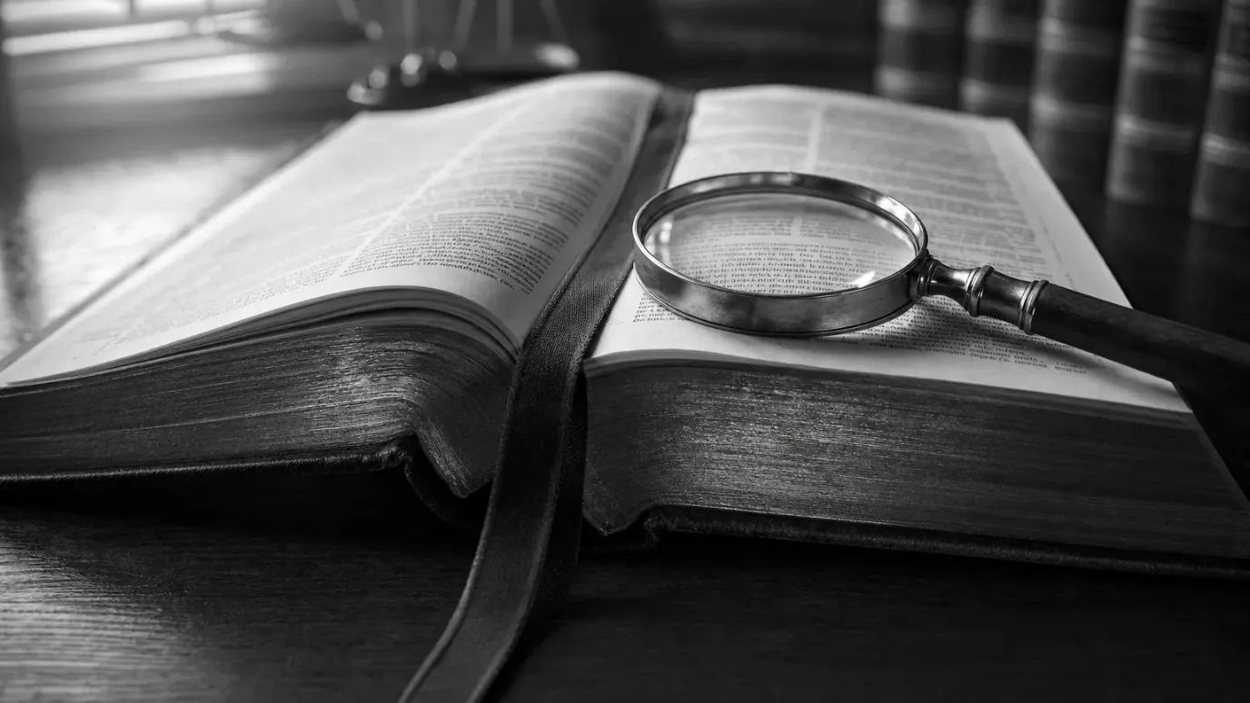 адвокат з службових злочинів